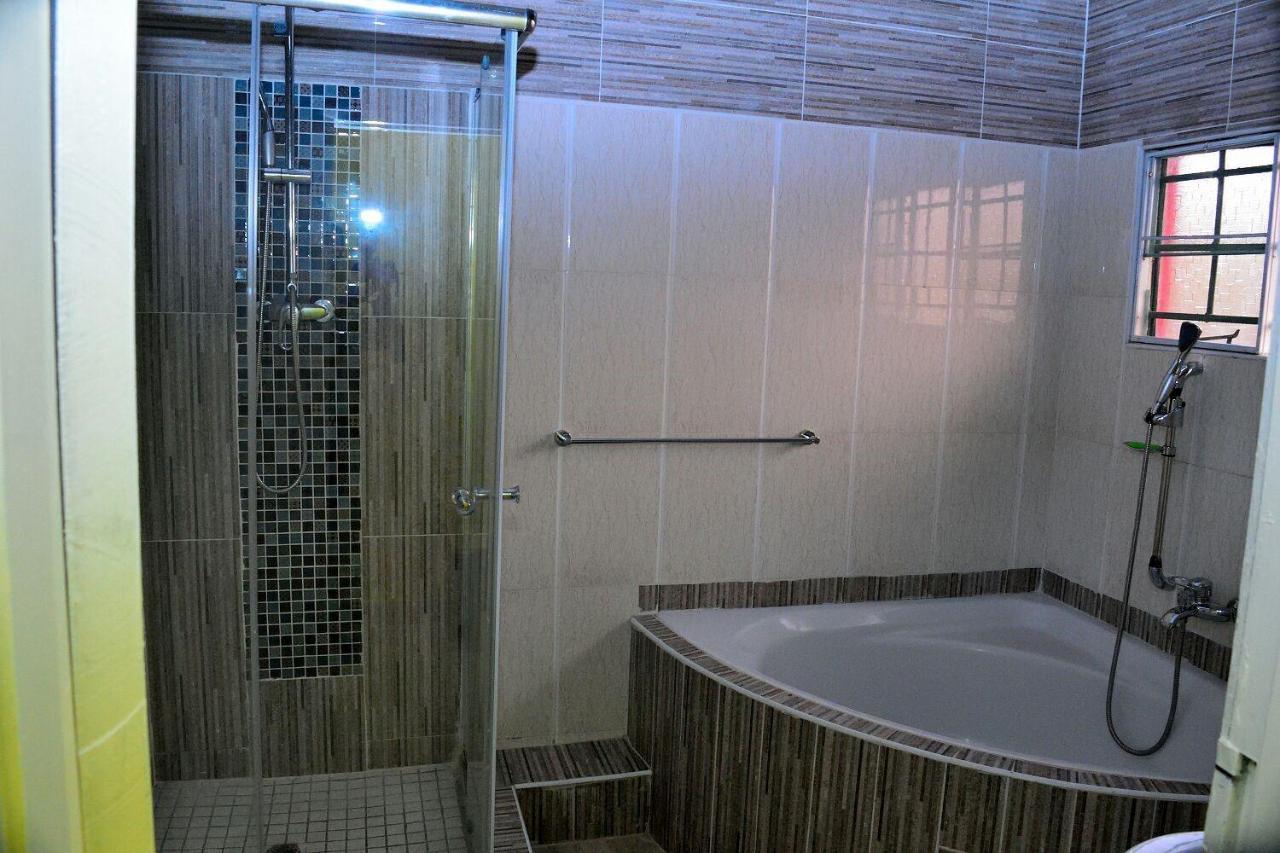 Mathlyn Guesthouse Габороне Экстерьер фото