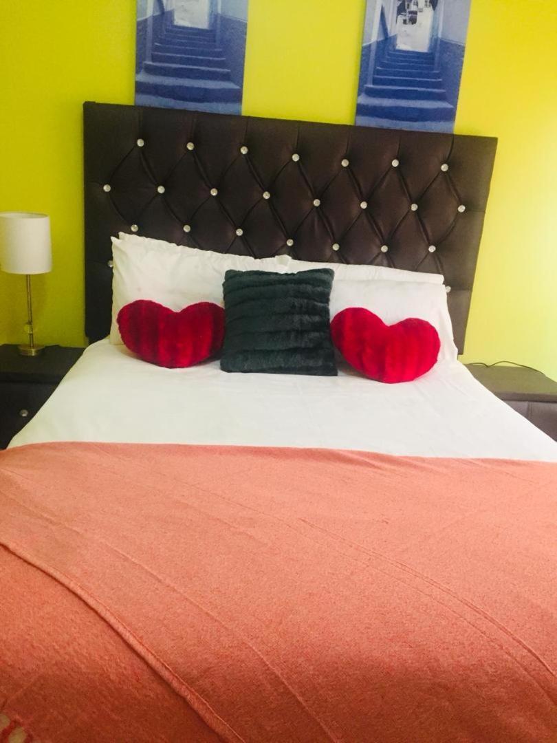 Mathlyn Guesthouse Габороне Экстерьер фото