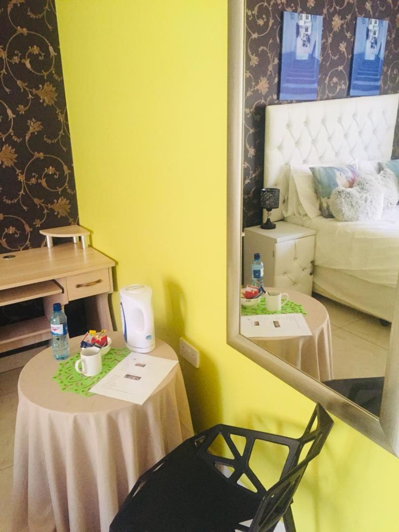 Mathlyn Guesthouse Габороне Экстерьер фото